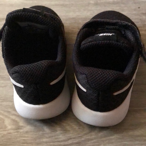 Infant Black & White Nike’s size 6C - Picture 8 of 11